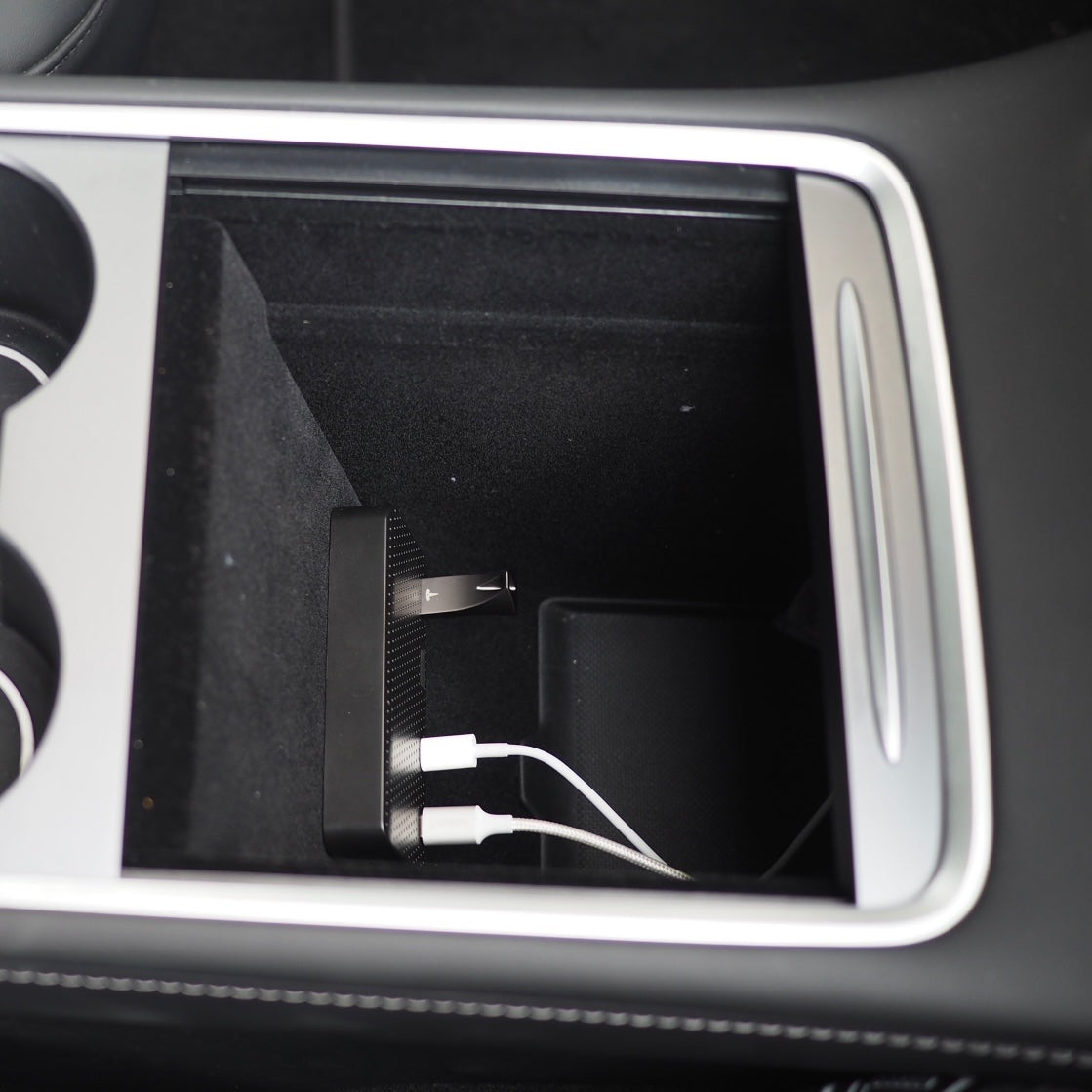 USB Hub Center Console - Model Y/3